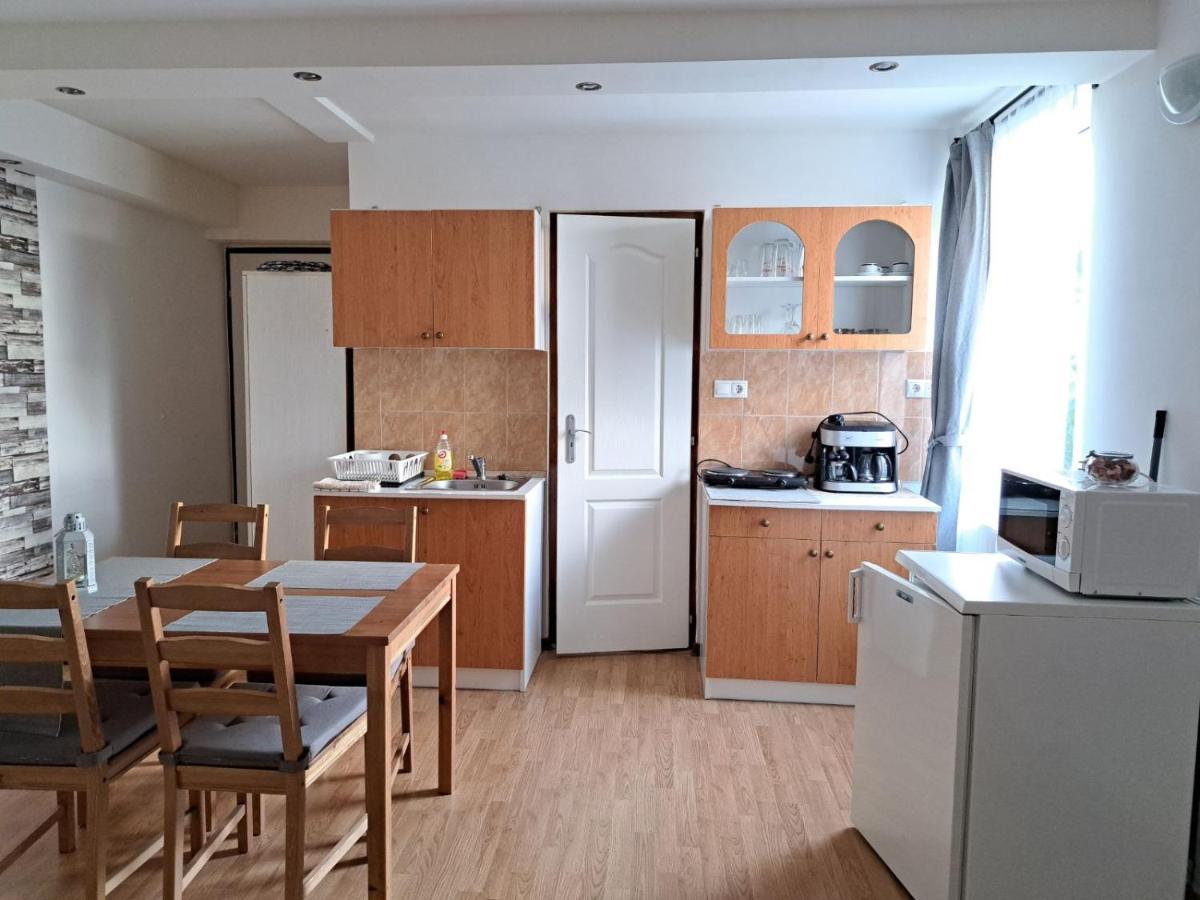 Nefelejcs Vendeghaz Hotel Balatonkenese Ngoại thất bức ảnh